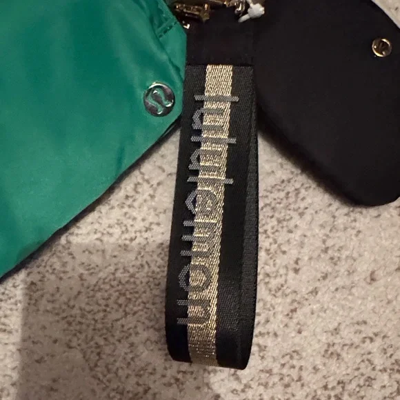 Lululemon Green belt bag, black wristlet Set - Picture 4 of 6